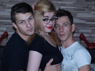 Photo de profil sexy du modèle TrioBisexual, pour un live show webcam très hot !