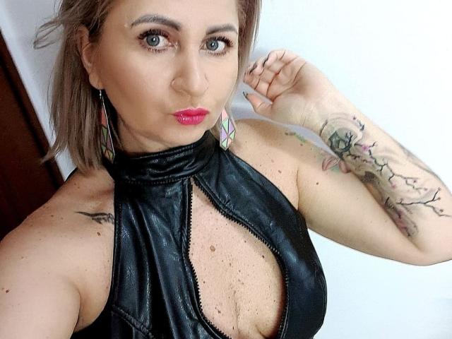 ChaudeEvely - Live porn &amp; sex cam - 11375846