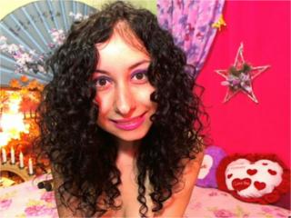 NymphomaneInsatiable - Chat live sexy avec une Sensationnelle bombe aux cheveux bruns foncés sur la plateforme XLove.com 