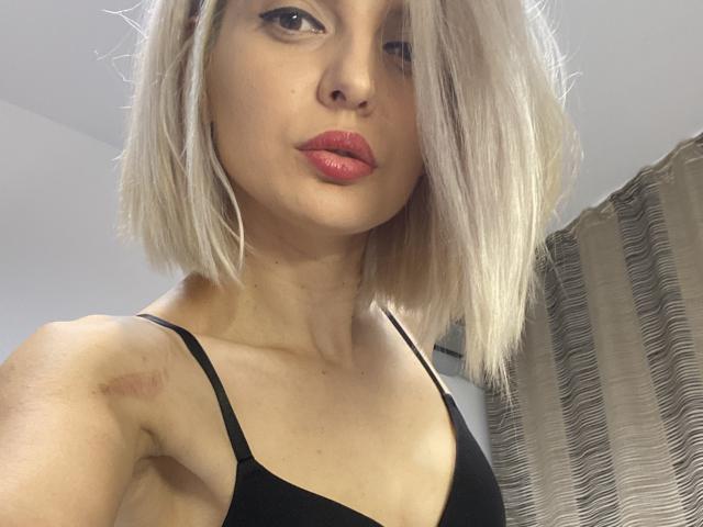 DouceAmelia - Live sex cam - 15584687