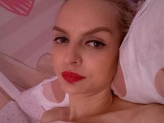 DouceAmelia - Live porn & sex cam - 15935050