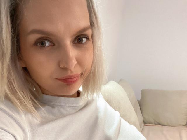 DouceAmelia - Live porn &amp; sex cam - 16107178