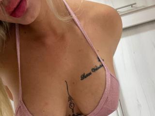 SophieLombardo - Live sex cam - 16332994