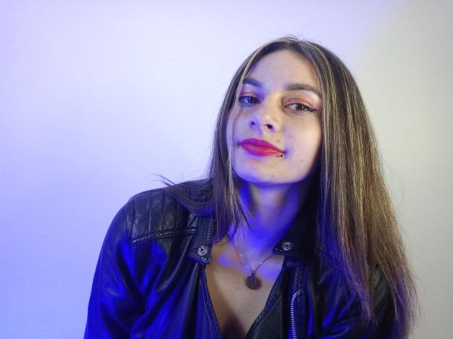 AtheneaRossi - Élő pornó és szexkamera - 17055634