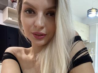 DouceAmelia - Live sex cam - 17960538