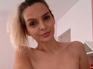 DouceAmelia - Live sex cam - 18029842