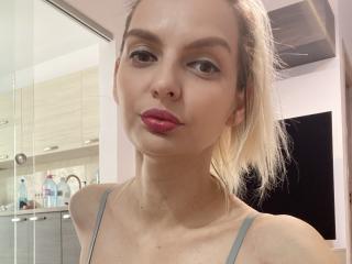 DouceAmelia - Live sex cam - 18139430