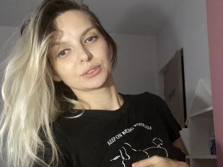 DouceAmelia - Live porn & sex cam - 18422910