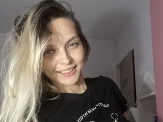 DouceAmelia - Live sex cam - 18422914