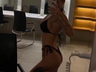 GoldenZoey - Live Sex Cam - 18528030