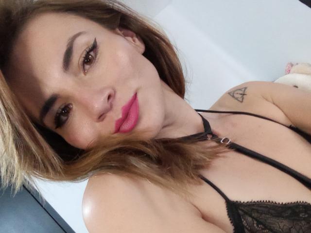 EmelySofia - Live porn &amp; sex cam - 18594530