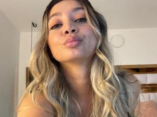 SophieLombardo - Live porn & sex cam - 18965610