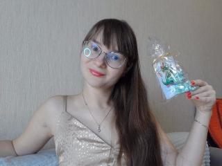 KiraGoldens - Live porn & sex cam - 19157490