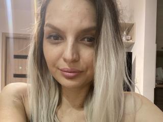 DouceAmelia - Live sex cam - 19543938