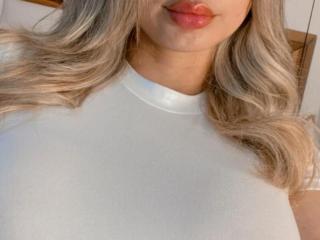 SophieLombardo - Live porn & sex cam - 19574610