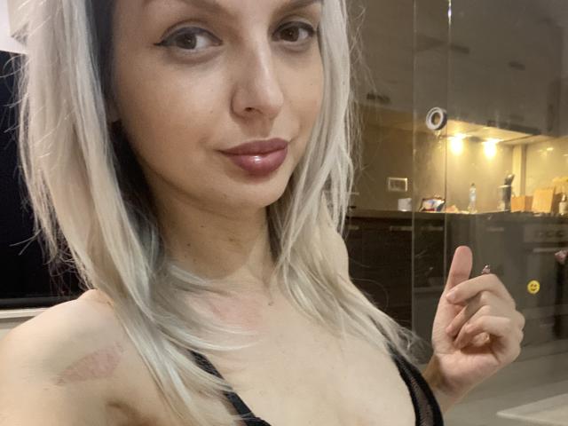 DouceAmelia - Live porno og sexkamera - 19878774