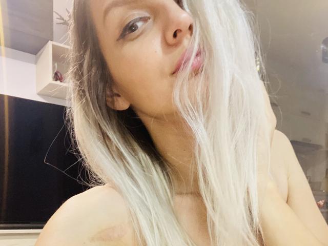 DouceAmelia - Live porn &amp; sex cam - 20746230