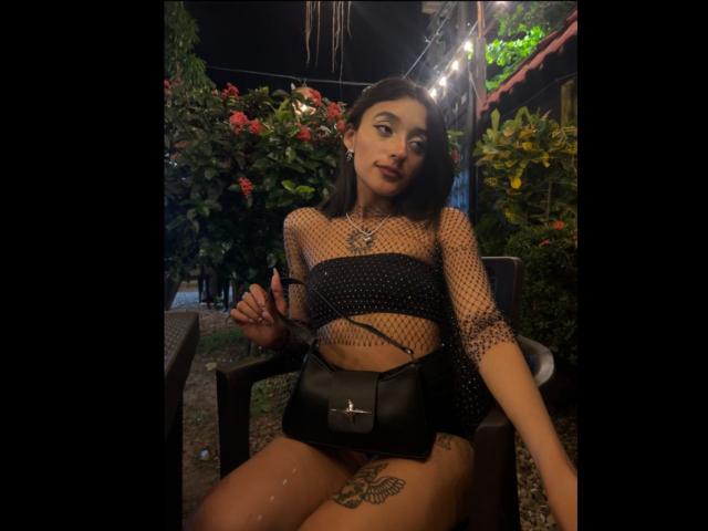 SalomeMille - Live porn &amp; sex cam - 21794629