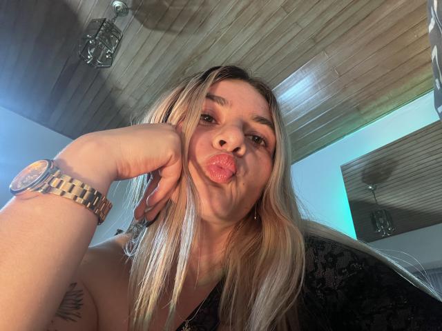 AtheneaRossi - Live Sex Cam - 22664465