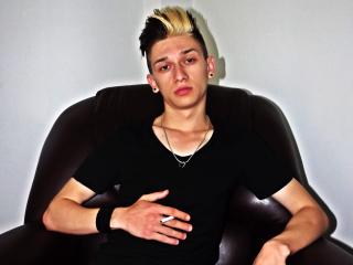 ValentinoStud - Live porn & sex cam - 2333675