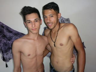 AndrewVsCesar - Live sexe cam - 2372054