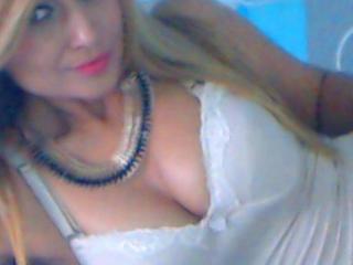 Aaliyahh - Sexe cam en vivo - 2444759