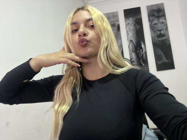 AtheneaRossi - Live porn &amp; sex cam - 25178293