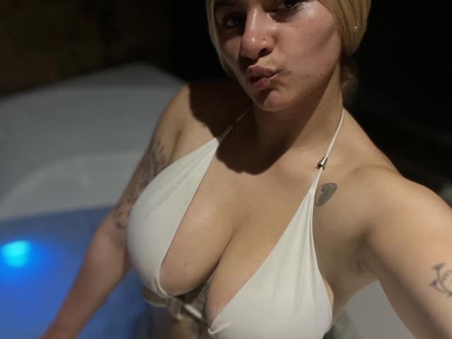 AtheneaRossi - Live porn &amp; sex cam - 26000181