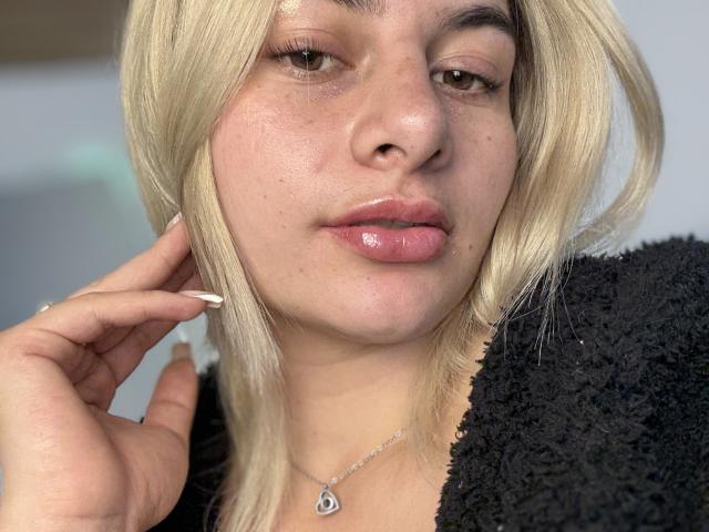 AtheneaRossi - Live porn &amp; sex cam - 26308853