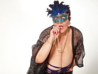 MatureMaidenX - online show sexy with this charcoal hair MILF 