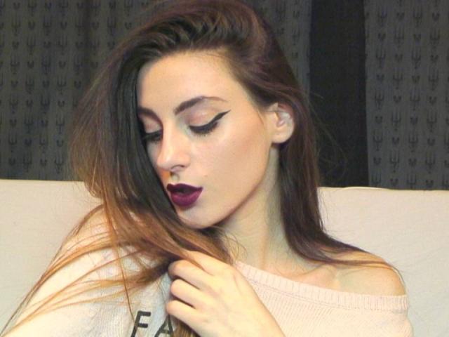 KendallKitten - Chat cam porn with a European Hot chicks 