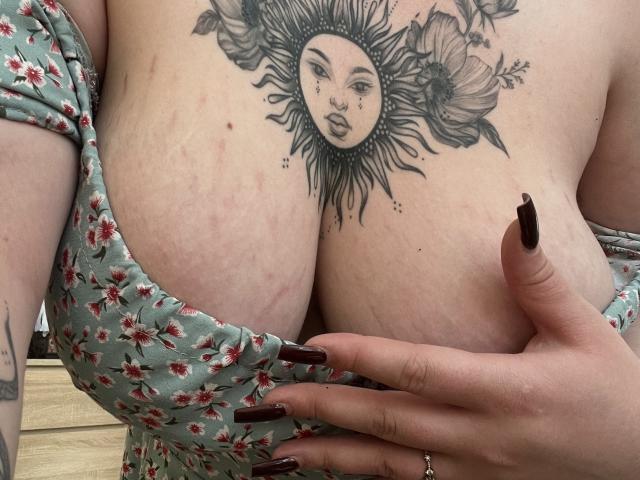 DiLaria - Live sex cam - 27842114
