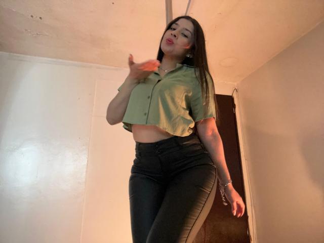 EmmaLombardi - Live sex cam - 28540349