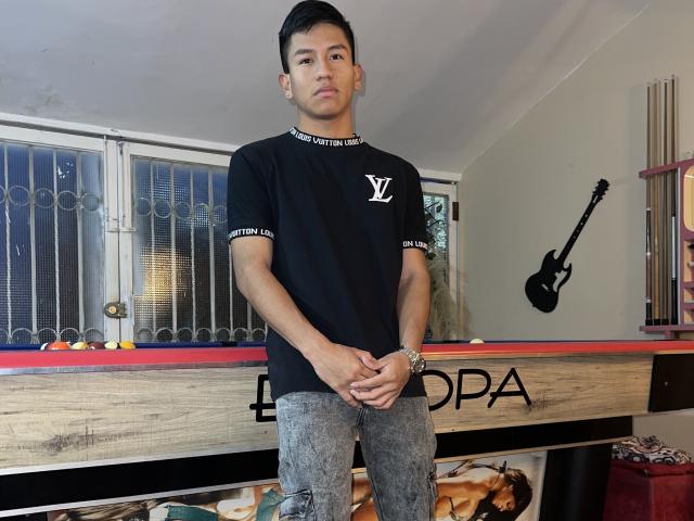 RoomieSsecretsss - Live porn &amp; sex cam - 30520283