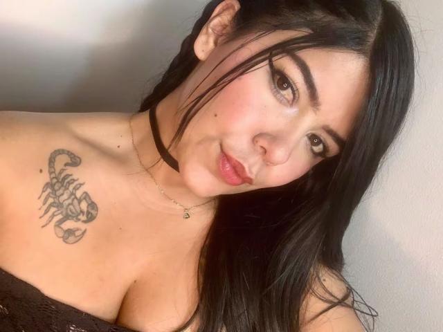 CatalinaReiyna - Élő pornó és szexkamera - 30904973