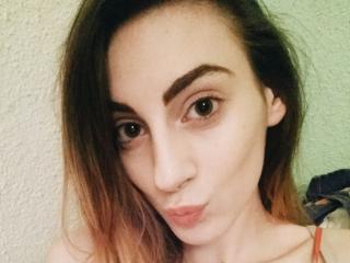 KendallKitten - Show live porn with this shaved pussy Sexy babes 