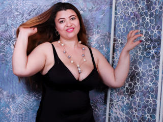 CarrinoStar - Live chat hot with a standard build Sexy lady 