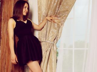 MillaCharming - chat online xXx with a cocoa like hair Hot babe 