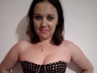 ChaudeBella69 - Webcam live hard with a White Girl 