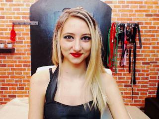 UrInnocentBabe - Live chat exciting with a White Fetish 