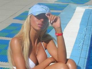 AmazingMiranda - Live cam exciting with a Hot chicks with massive breast 