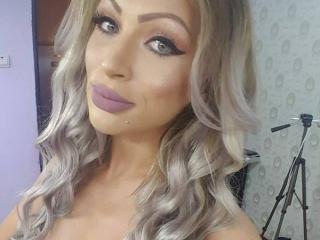 NymphoChaudeX - Live cam exciting with this shaved pubis 18+ teen woman 