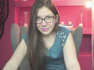 MissElllie - Webcam live sexe avec cette Sacrée maîtresse très sexy châtain clair sur le site Xlove 