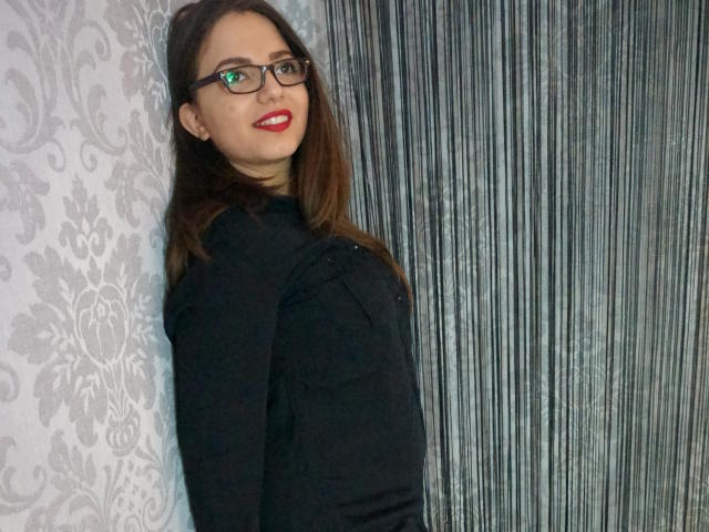 AnastassiaLove - Show live sexy with a shaved pubis 18+ teen woman 