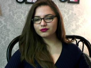 AnastassiaLove - Webcam live intime avec cette Chaude jeune model hot à la crinière châtain  