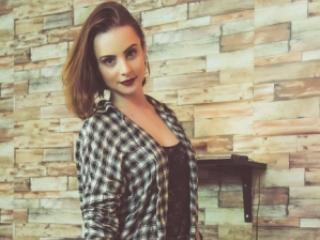 VeraWing - Web cam sexy avec cette Très belle jeune camgirl avec des nichons bien proportionnés sur la plateforme Xlove 