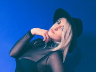 CeciliaCate - Webcam sex avec une Divine model bien roulée blanche sur le site Xlove 