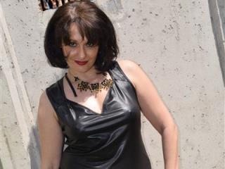 AdultMonique - chat online xXx with this shaved genital area Sexy mother 
