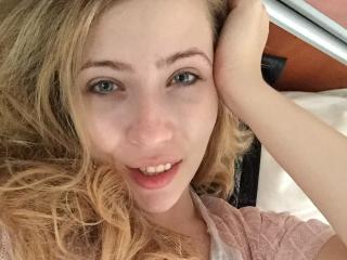 LisaSmith - Chat cam porn avec cette Très belle jeune fille bien roulée avec des cheveux blonds naturels  