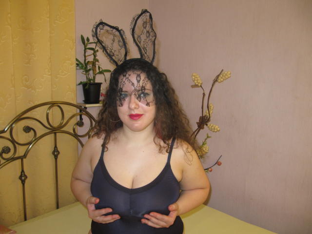 SoniaLewis - Live chat exciting with a shaved sexual organ Young and sexy lady 
